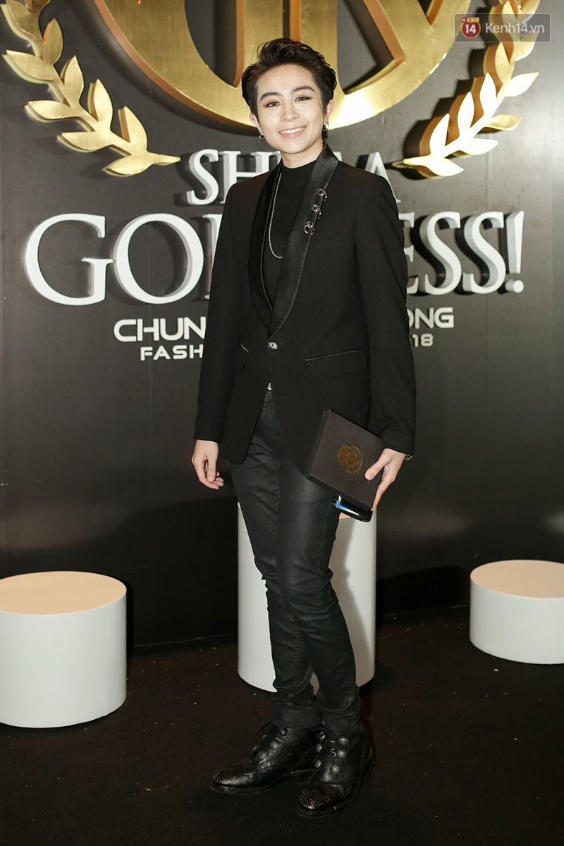 Thảm đỏ thời trang ngồn ngộn toàn vòng 1 là vòng 1, Ngọc Trinh phô trương bạo liệt nhất!